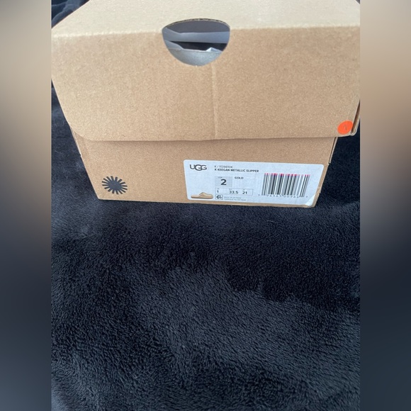 UGG KIDS NEW Keegan SLIPPERS Slides SHEEPSKIN Metallic Gold size 2. - Picture 3 of 6